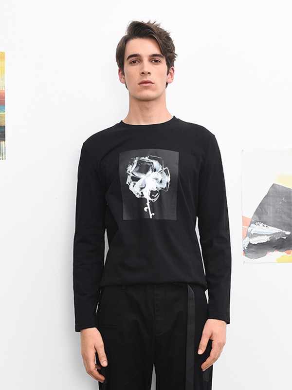 易构2023春夏季黑色T恤