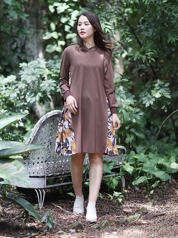 莉佳丽女装2022秋冬季咖啡色连衣裙