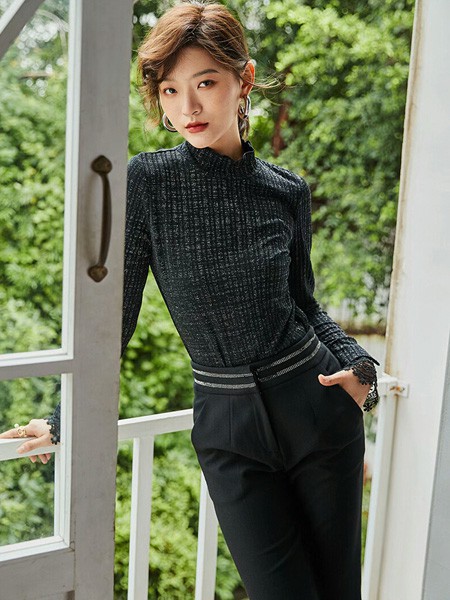 季候风女装2022秋冬季黑色针织衫