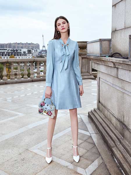 特儿迪雅女装2023春夏季蓝色连衣裙