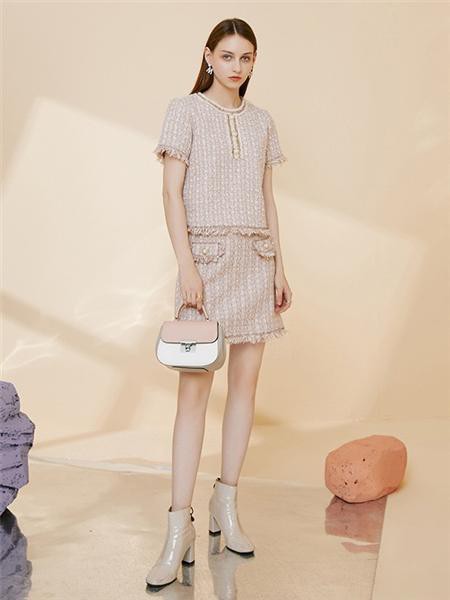 摩凡2023春夏季裸色短裙