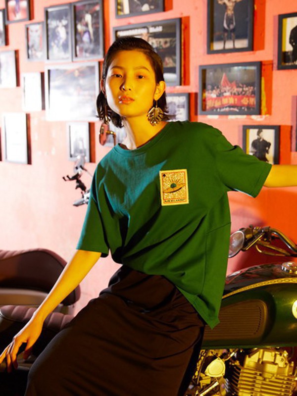 XY遐逸女装2022春夏季绿色T恤