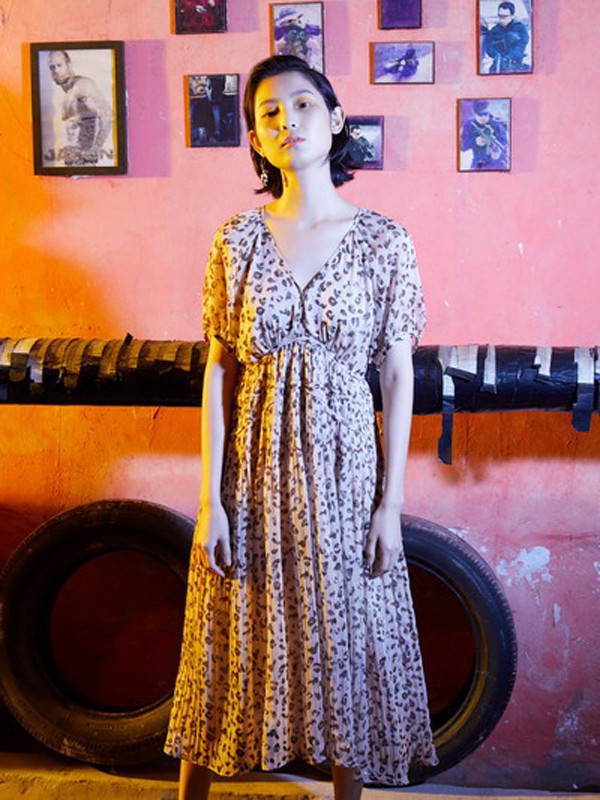 XY遐逸女装2023春夏季裸色连体衣