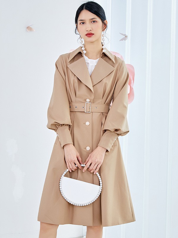 依妙女装2023春夏季驼色风衣