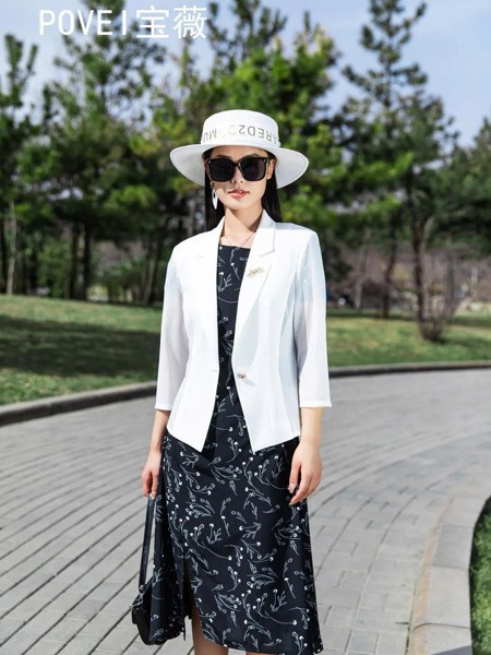 宝薇女装2023春夏季肤色连衣裙