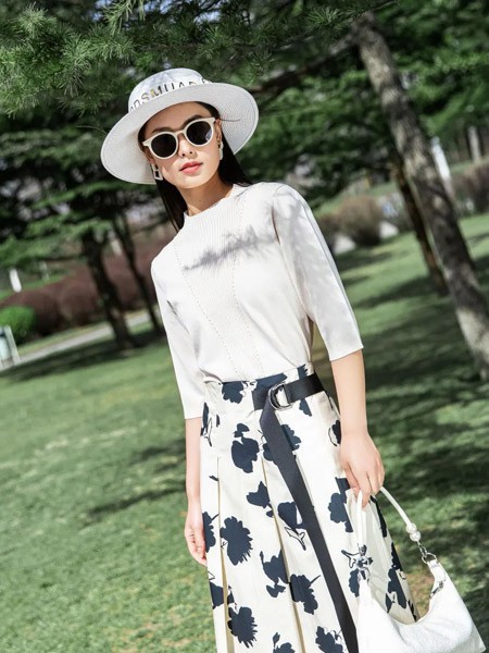 宝薇女装2023春夏季白色T恤