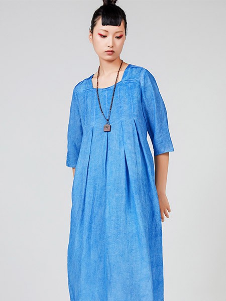 指间沙女装2023春夏季蓝色连衣裙