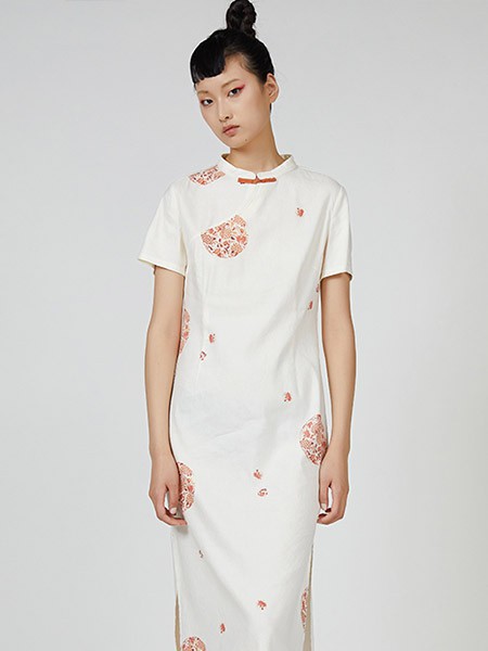 指间沙女装2023春夏季白色连衣裙