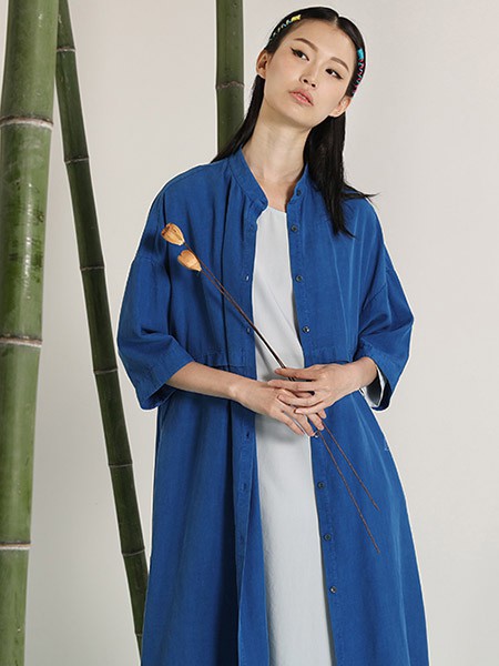 指间沙女装2023春夏季藏蓝色连衣裙