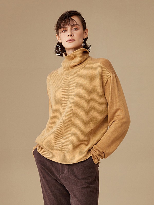 斐戈女装2022秋冬季驼色针织衫