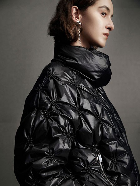 芮玛2022秋冬季黑色羽绒服