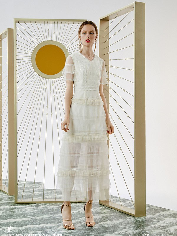 迪丽女装2023春夏季白色连衣裙