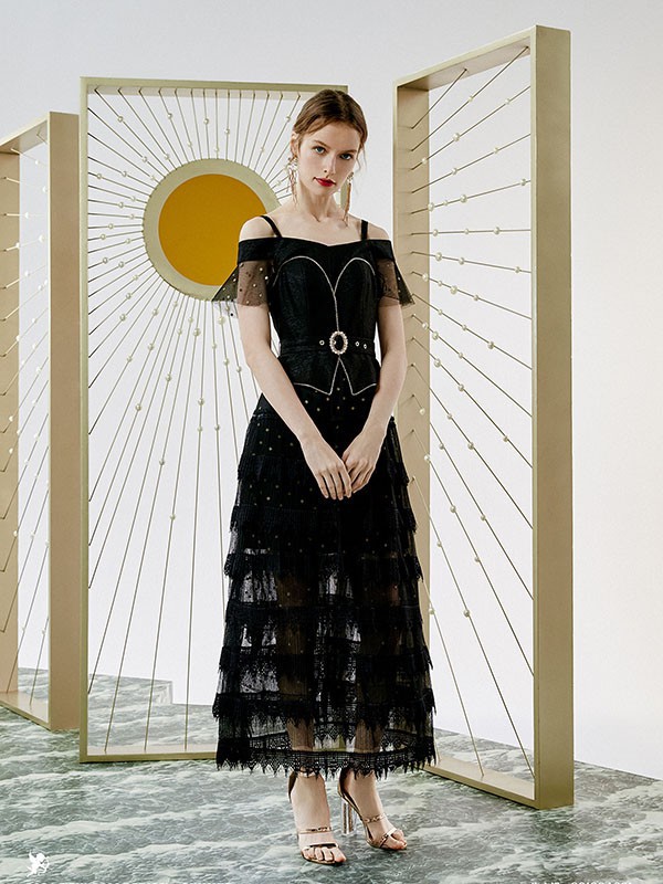 迪丽女装2023春夏季黑色连衣裙