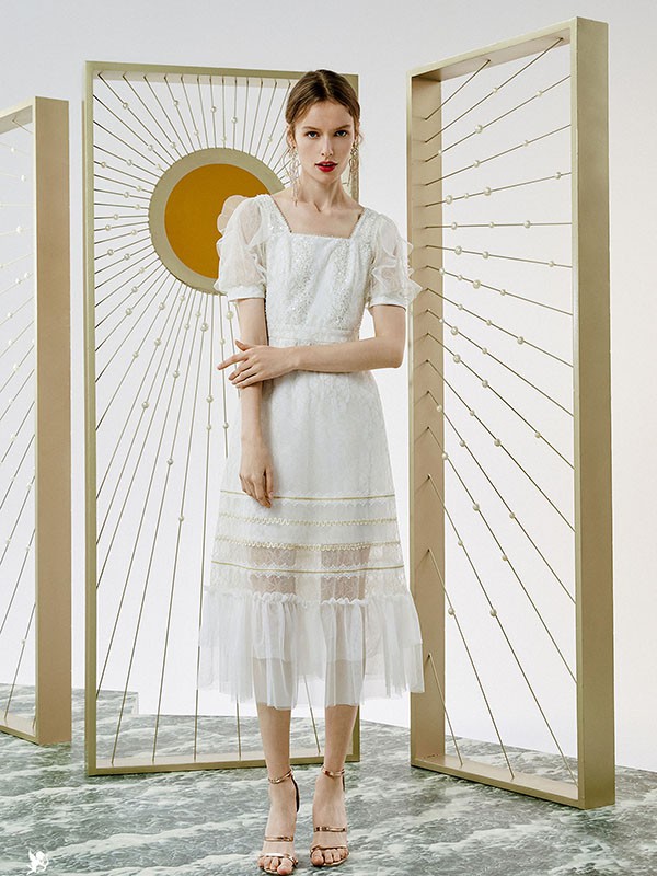 迪丽女装2023春夏季白色连衣裙