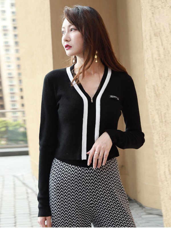 米珂拉女装2023春夏季黑色针织衫