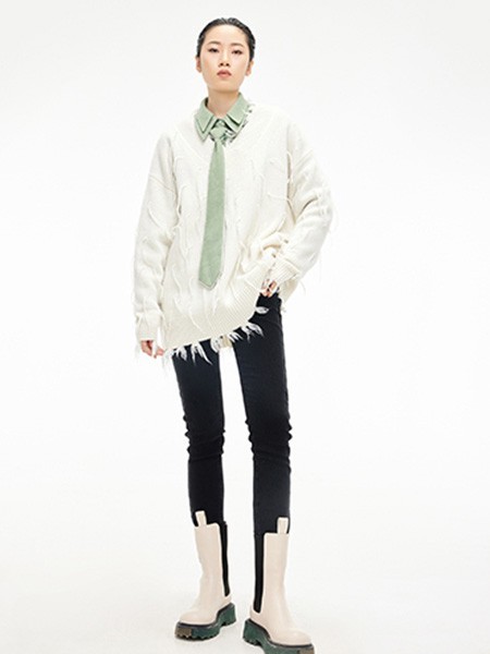 来尔佳昵女装2022秋冬季白色毛衣