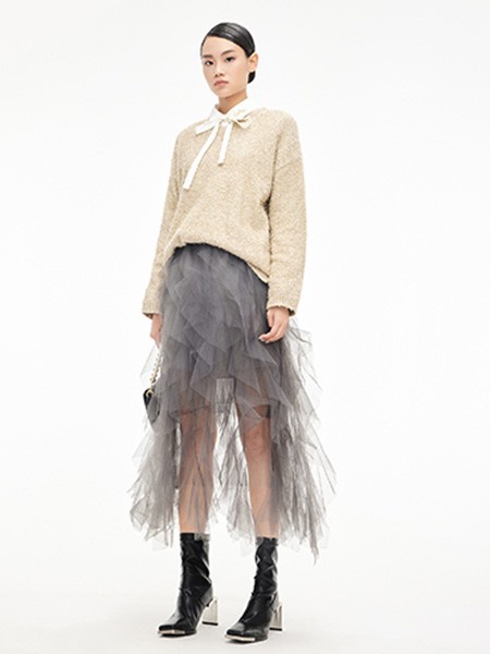 来尔佳昵女装2022秋冬季米色卫衣