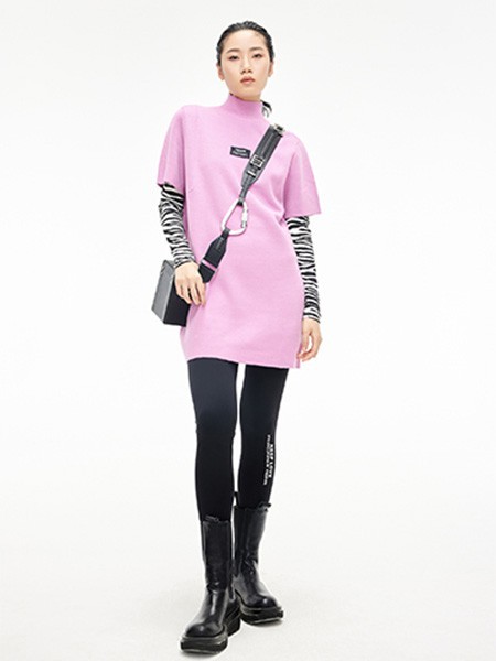 来尔佳昵女装2022秋冬季粉色T恤