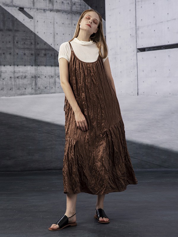 形上女装2023春夏季咖啡色吊带裙