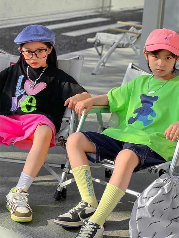 麦与童装2023春夏季黑色T恤