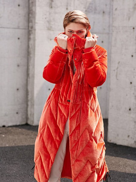 蜜汐薇儿2022秋冬季粉色羽绒服