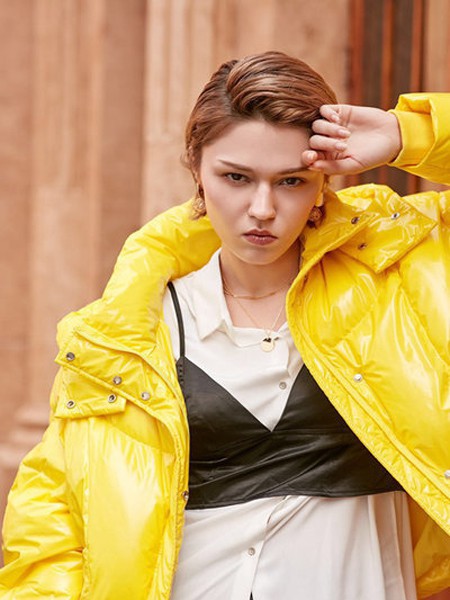 蜜汐薇儿2022秋冬季黄色羽绒服