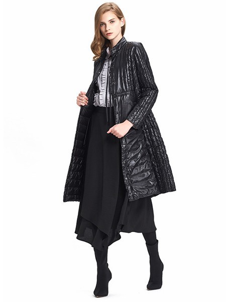 依瑶女装2022秋冬季黑色羽绒服