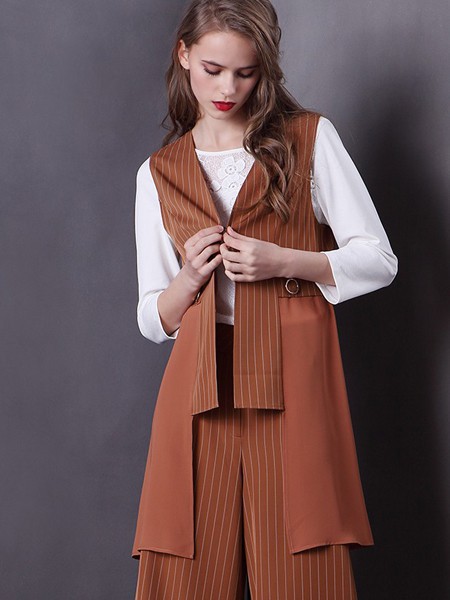 依瑶女装2022秋冬季白色T恤