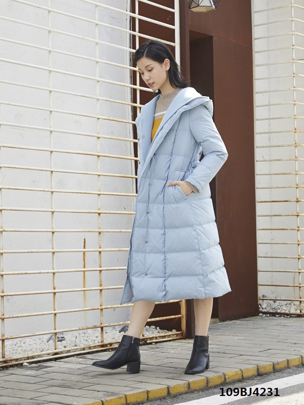 嘉彩2022秋冬季蓝色羽绒服