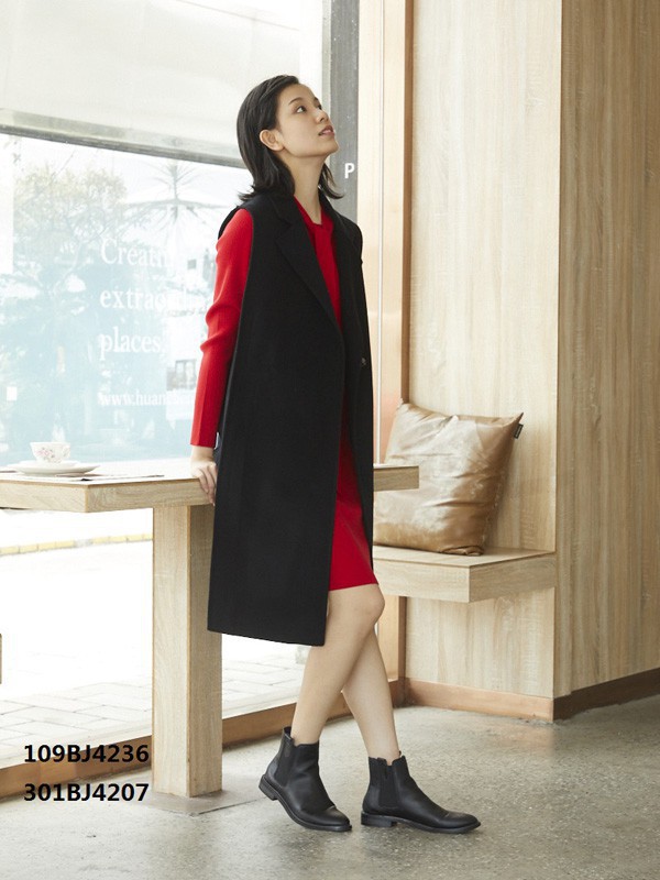 嘉彩2022秋冬季黑色大衣