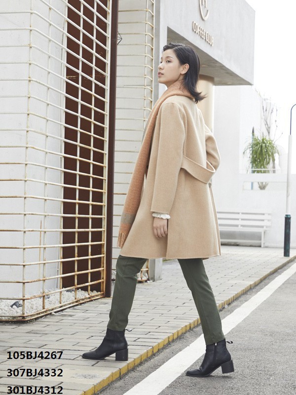 嘉彩2022秋冬季卡其色大衣