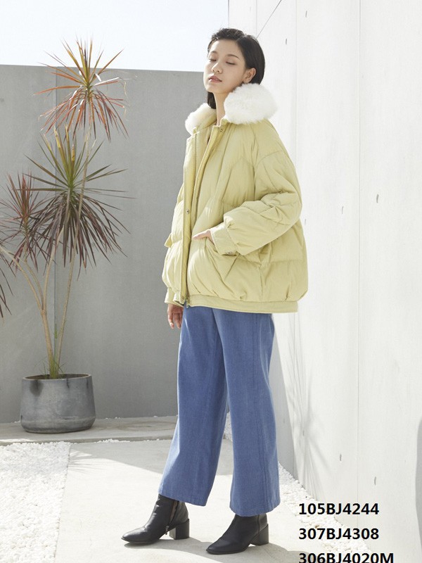 嘉彩2022秋冬季黄色羽绒服