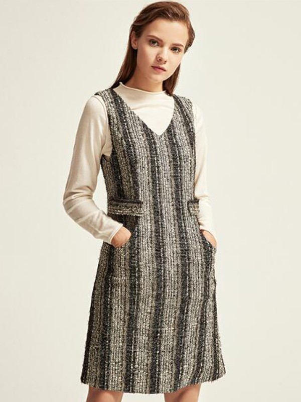 慕托丽女装2022秋冬季白色针织衫