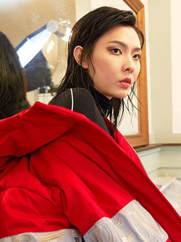 雨贝尔女装2022秋冬季黑色T恤