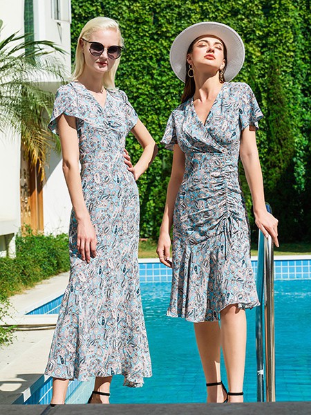 例格女装2023春夏季灰色连衣裙