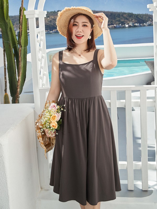 纤莉秀女装2023春夏季咖啡色吊带裙