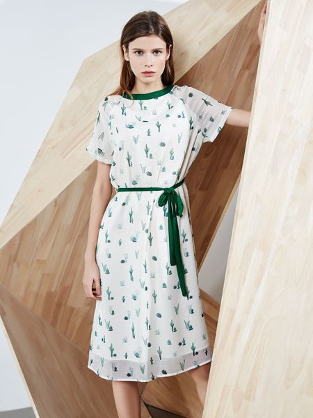 ECA2023春夏季白色连衣裙