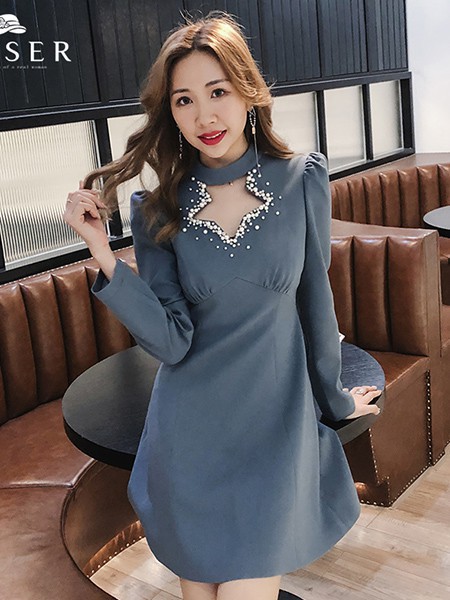 欧魅赛尔女装2023春夏季灰色连衣裙