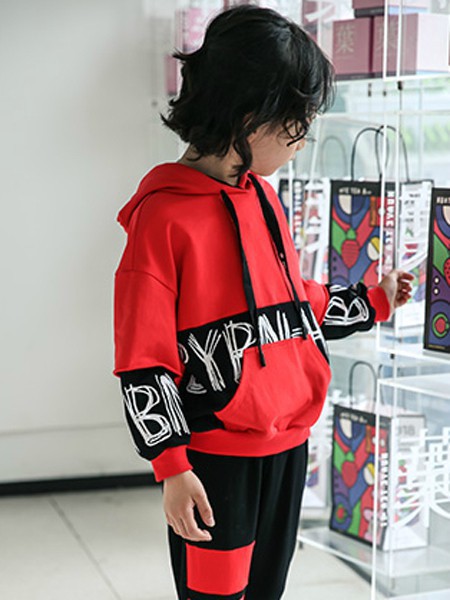布衣班纳童装2023春夏季红色卫衣
