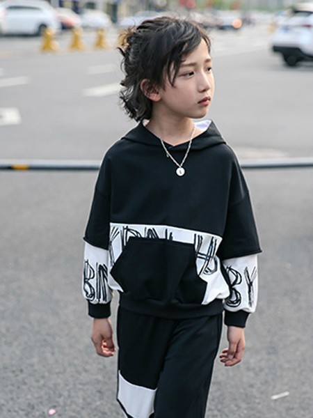 布衣班纳童装2023春夏季黑色T恤