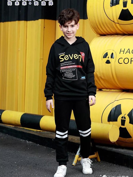 咔酷德童装2022秋冬季黑色卫衣