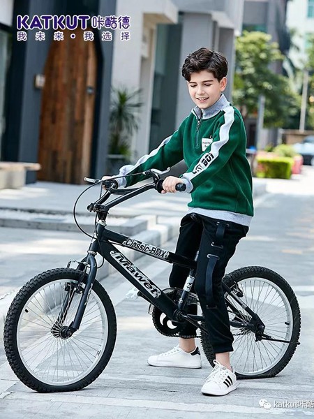 咔酷德童装2022秋冬季绿色T恤