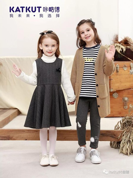 咔酷德童装2023秋冬季黑色连衣裙