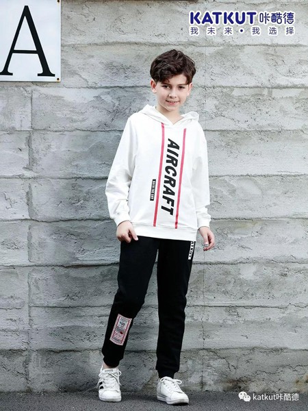 咔酷德童装2022秋冬季白色卫衣