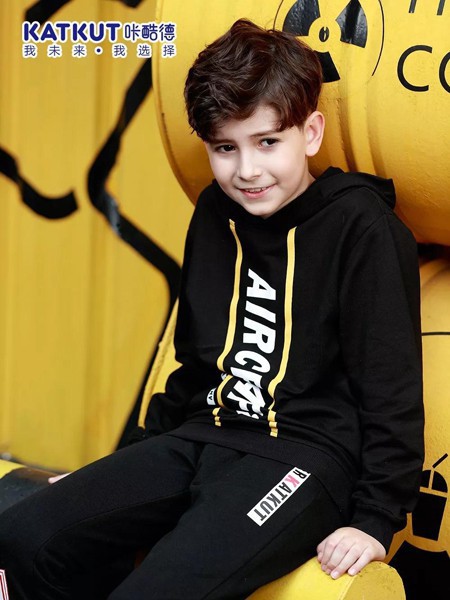 咔酷德童装2022秋冬季黑色卫衣