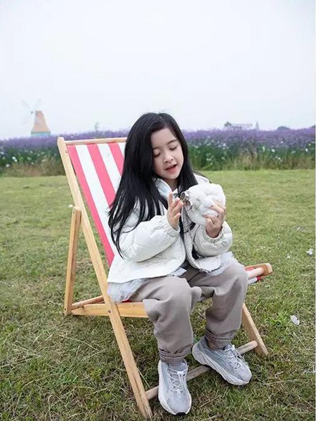 玛卡西2022秋冬季白色大衣