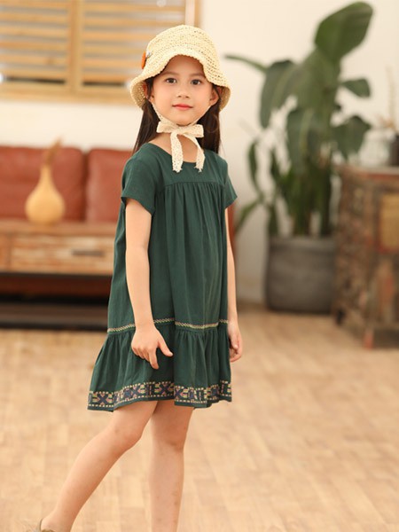 艾米艾门2023春夏季墨绿色连衣裙