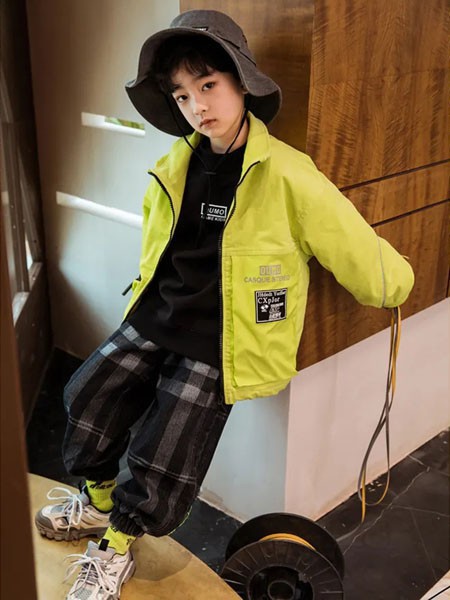 卡姿果果2023春夏季黑色T恤