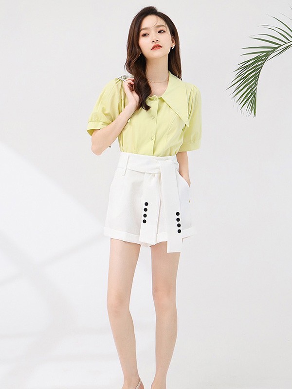 卡致依2023春夏季白色短裙