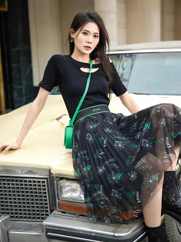 梵凯女装2023春夏季黑色半身裙